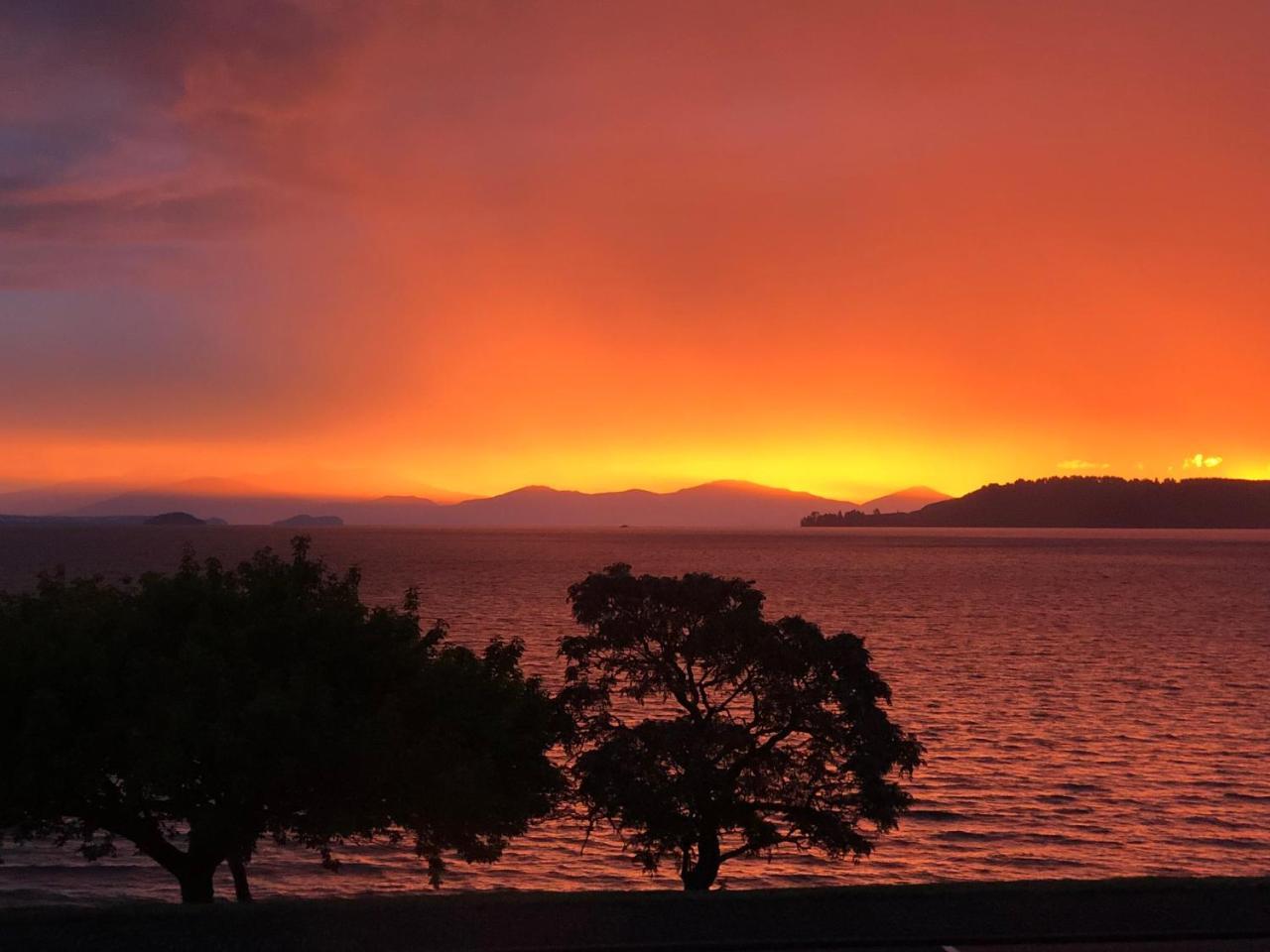 Baycourt Lakefront Motel Taupo Eksteriør bilde